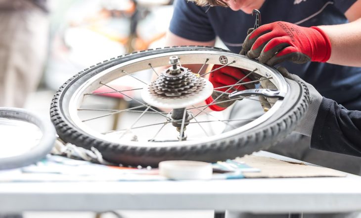 2024-07-25_Chantier-Jeunes-Réparation-Vélo-Peinture-Poteaux-Web-15