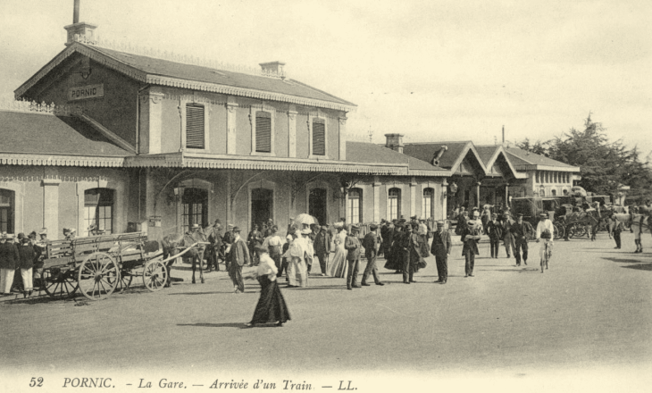 Pornic. Arrivée d’un train et affluence des plaisanciers à la bagagerie. (Collection Patrick Durand.)